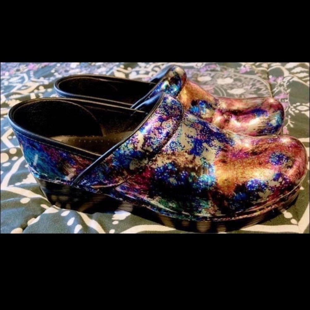 Womens Dansko Metallic MultiColor Nursing shoes size 39 in excellent condition